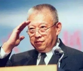 九游下载-香港再无董建华